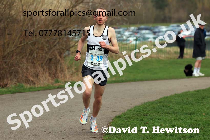 Senior and Veteran Men in the 2024 NECAA Road Relays Champs., Hetton Lyons Country Park, Hetton le Hole, County Durham. Photo: David T. Hewitson/Sports for All Pics